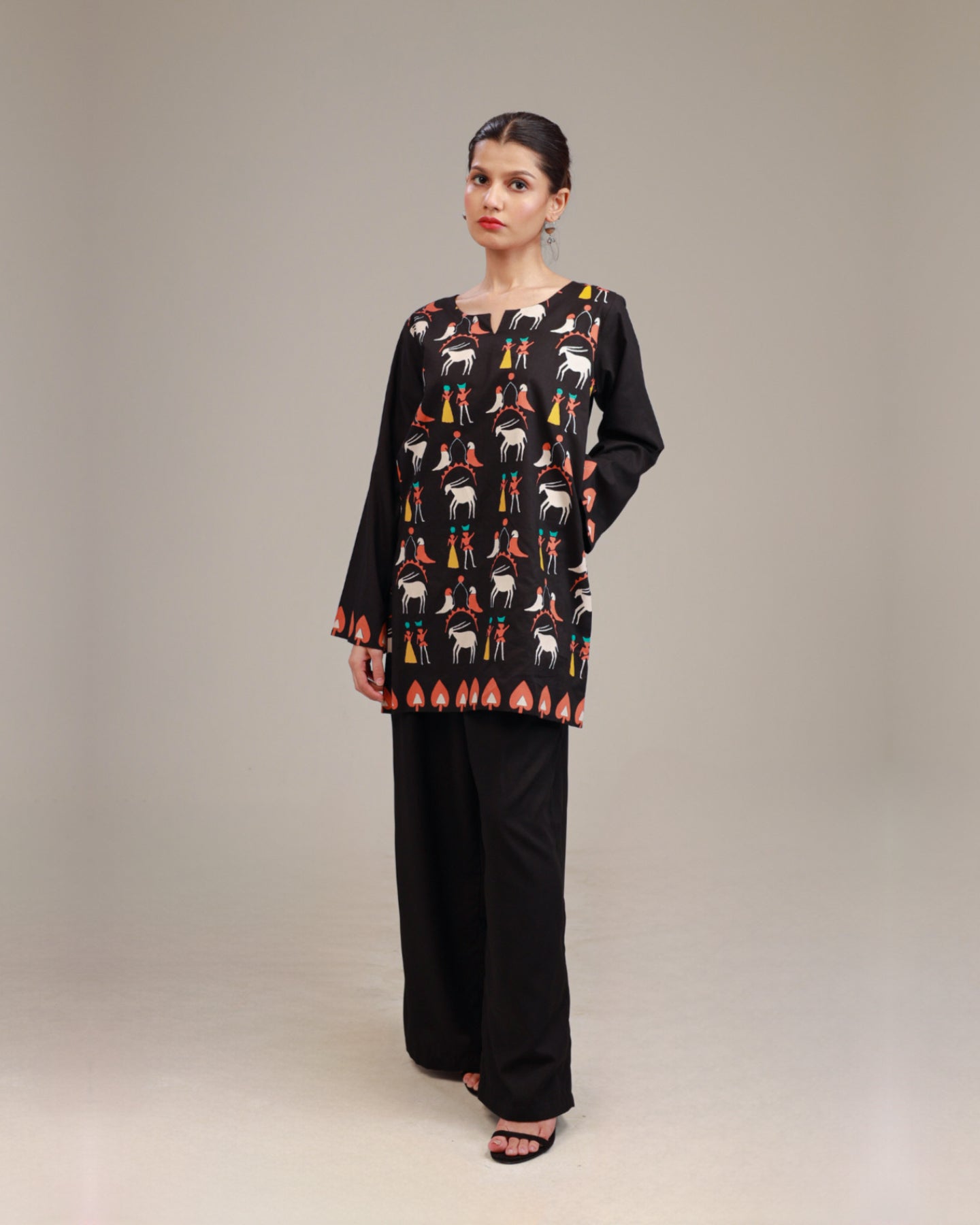 Rangdasti short length kurti - black color - Hand-printed design - Studio shot - 8