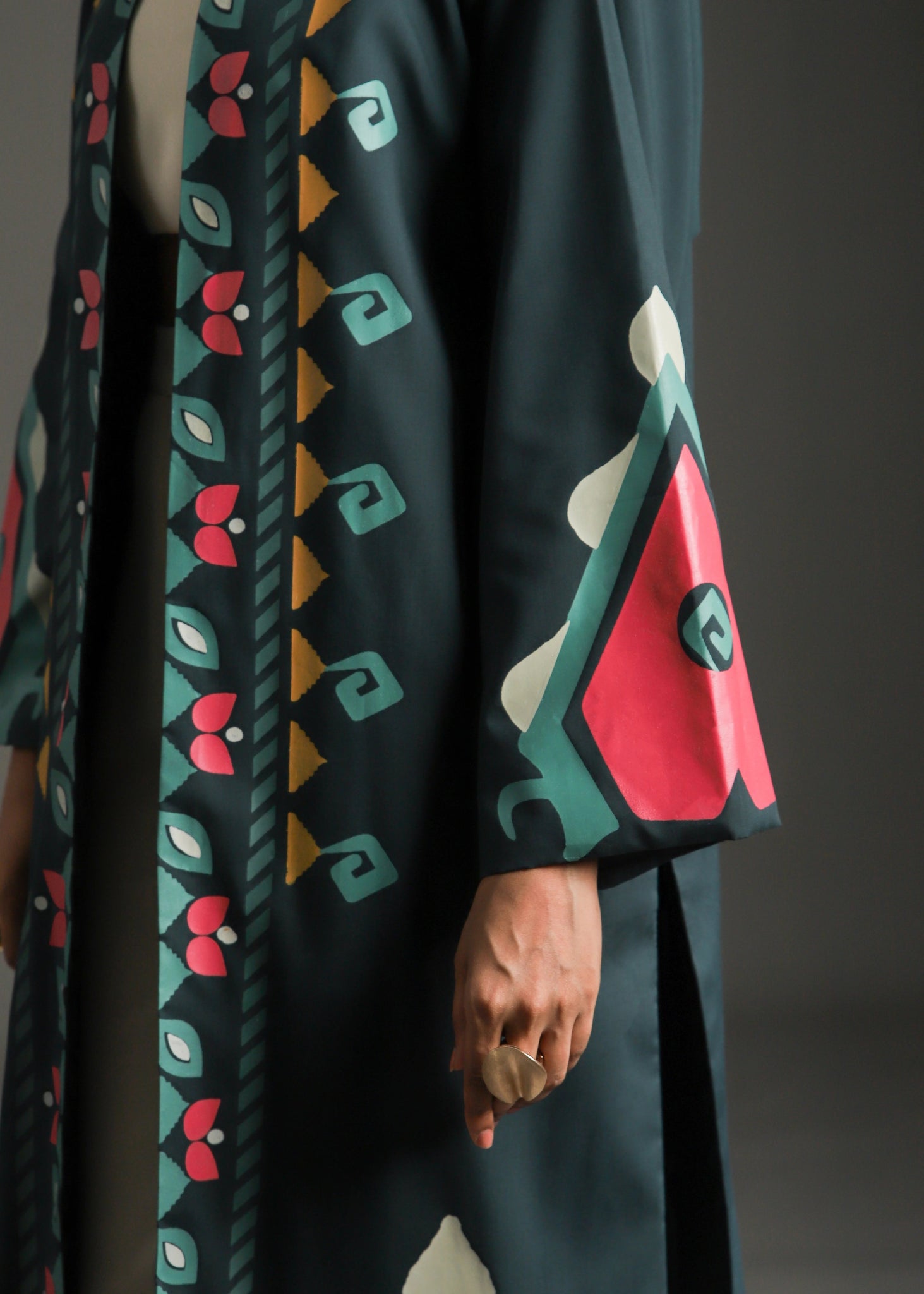 Rangdasti kimono jacket - Green - Long-length - Hand-printed abstract design - Studio shot - 4