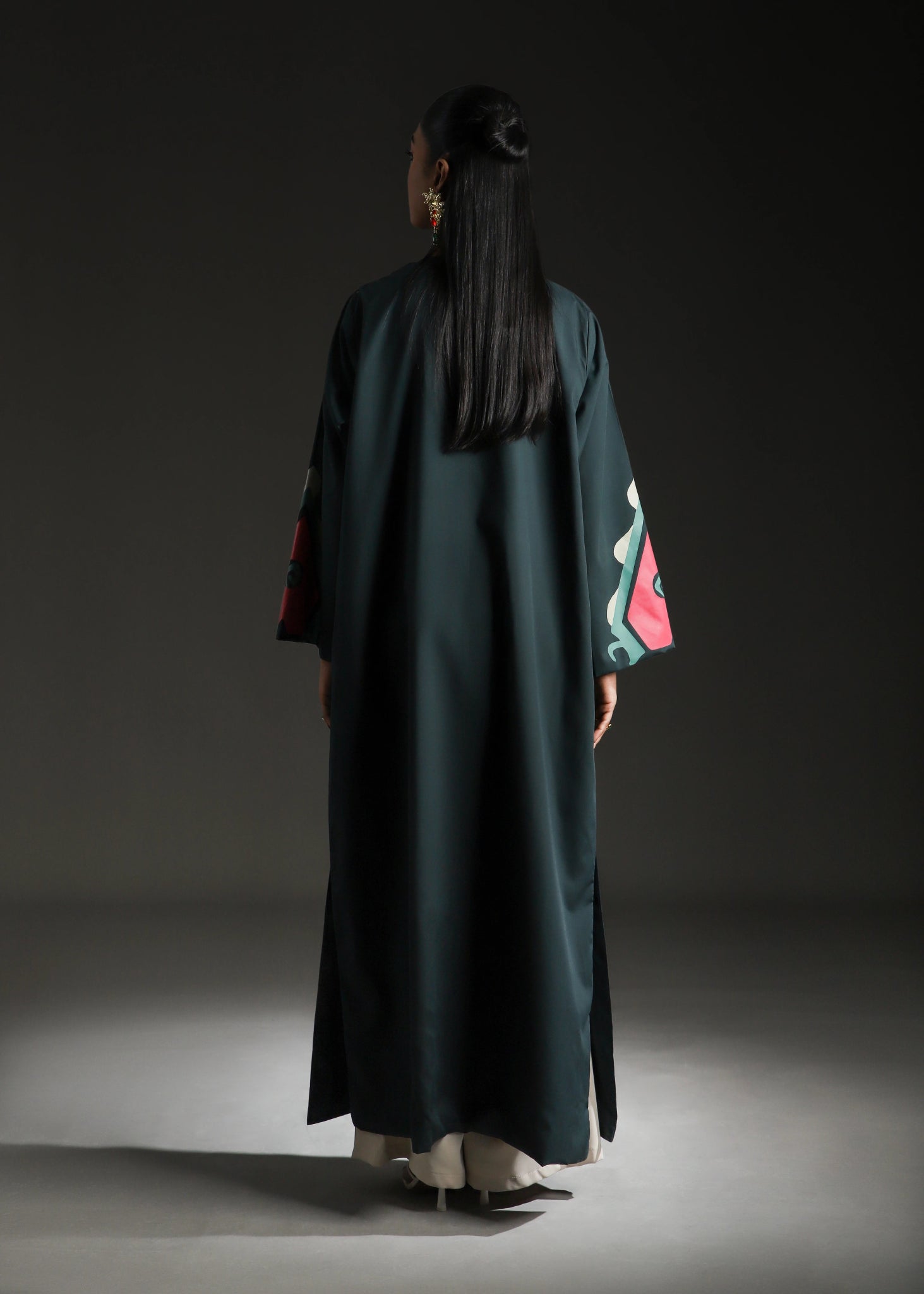 Rangdasti kimono jacket - Green - Long-length - Hand-printed abstract design - Studio shot - 3