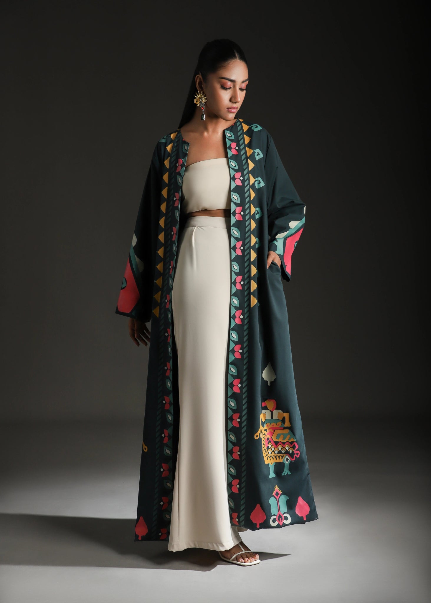 Rangdasti kimono jacket - Green - Long-length - Hand-printed abstract design - Studio shot - 7