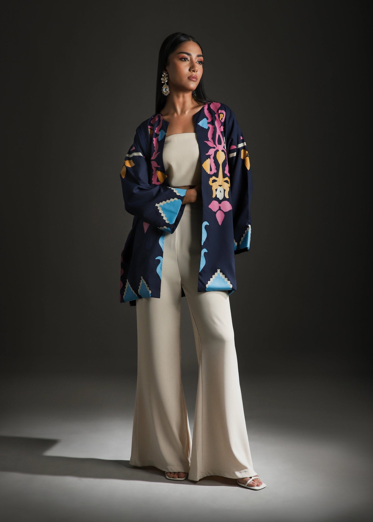 Rangdasti kimono jacket - Blue - Mid-length - Hand-printed abstract design - Studio shot - 4