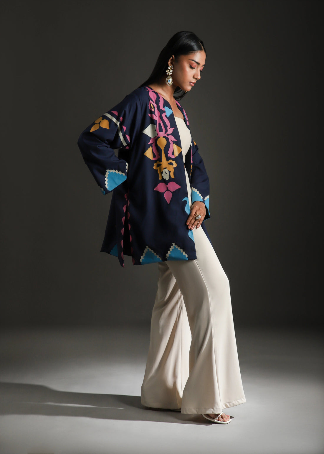 Rangdasti kimono jacket - Blue - Mid-length - Hand-printed abstract design - Studio shot - 1