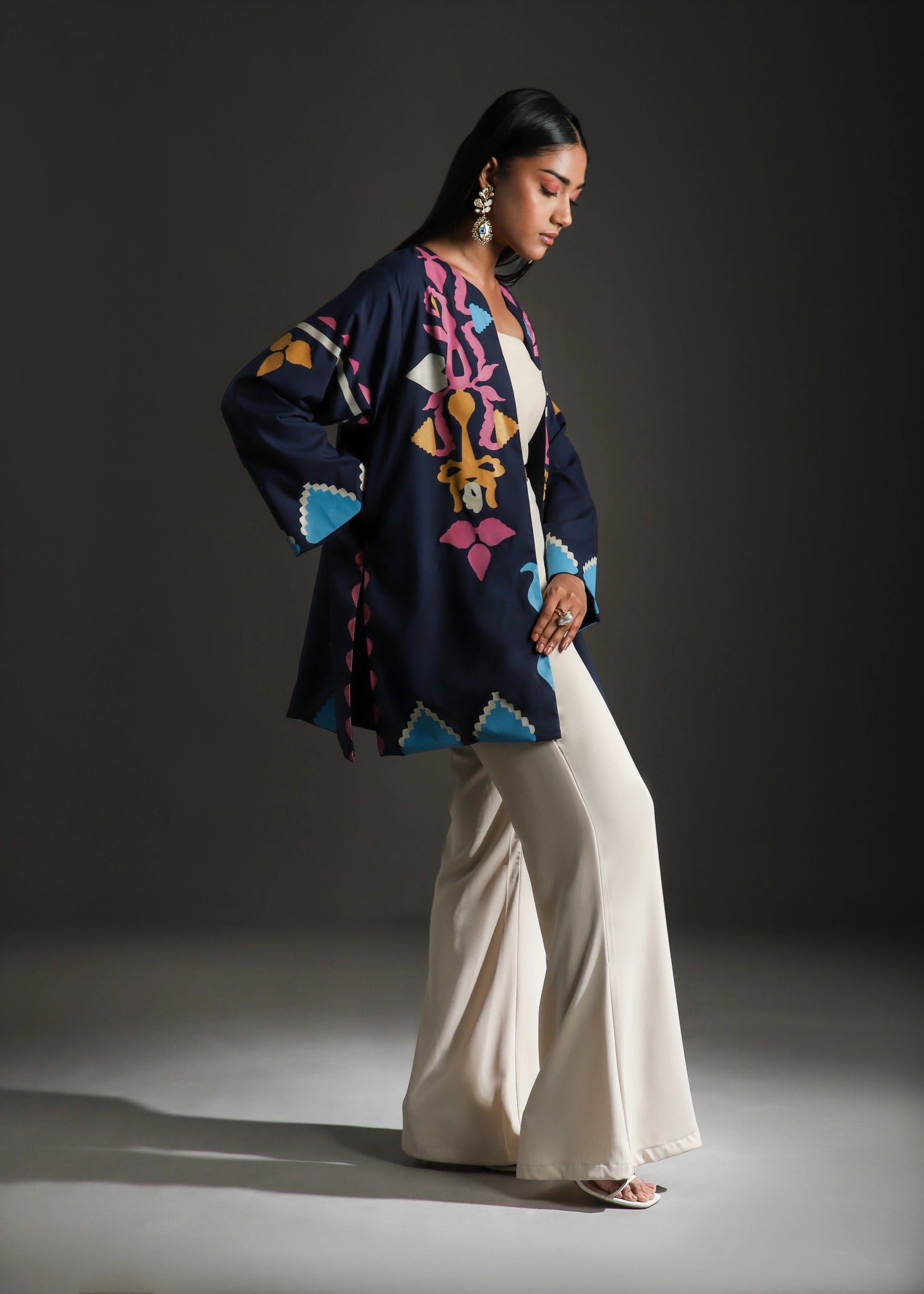 Rangdasti kimono jacket - Blue - Mid-length - Hand-printed abstract design - Studio shot - 2