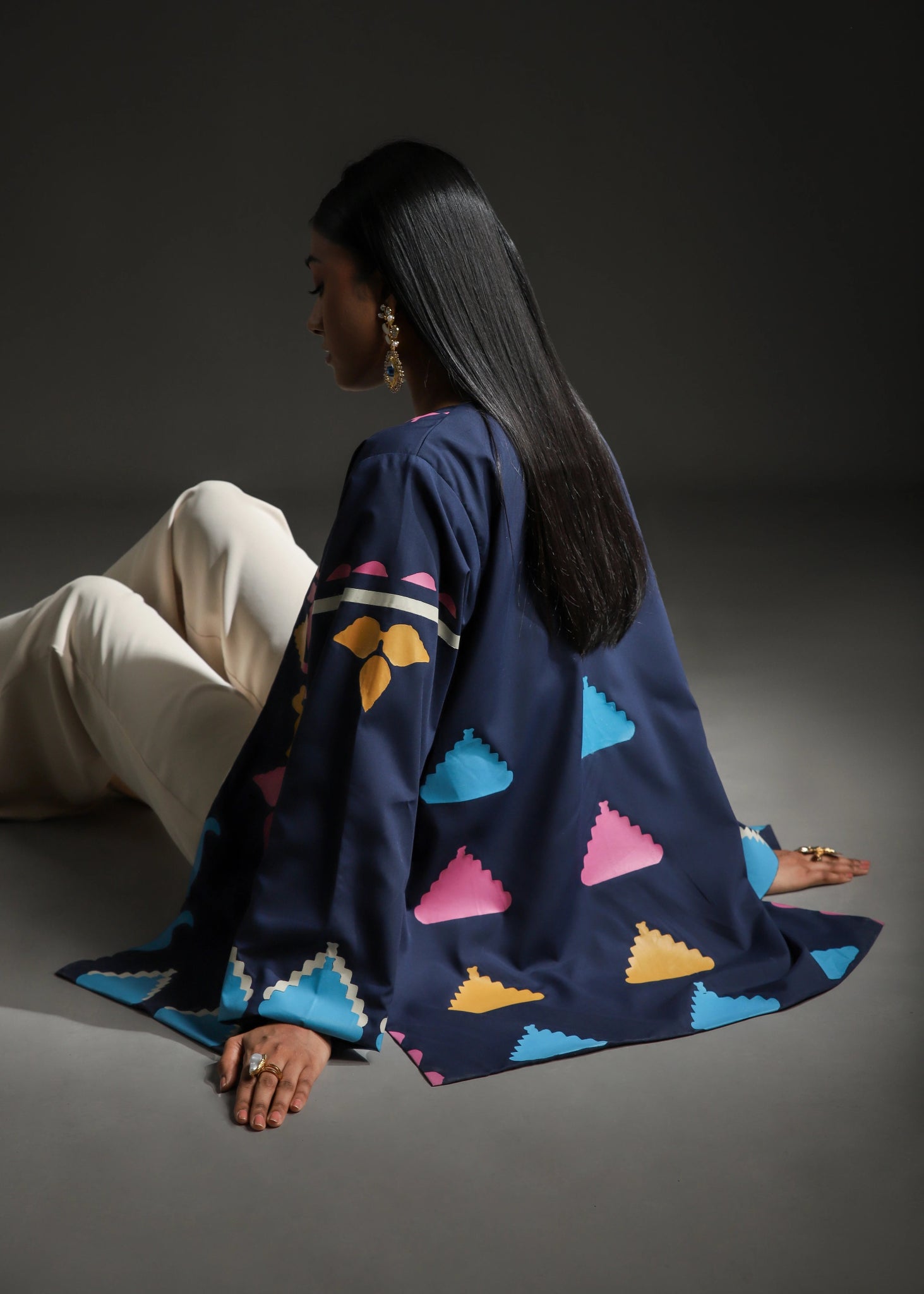 Rangdasti kimono jacket - Blue - Mid-length - Hand-printed abstract design - Studio shot - 3