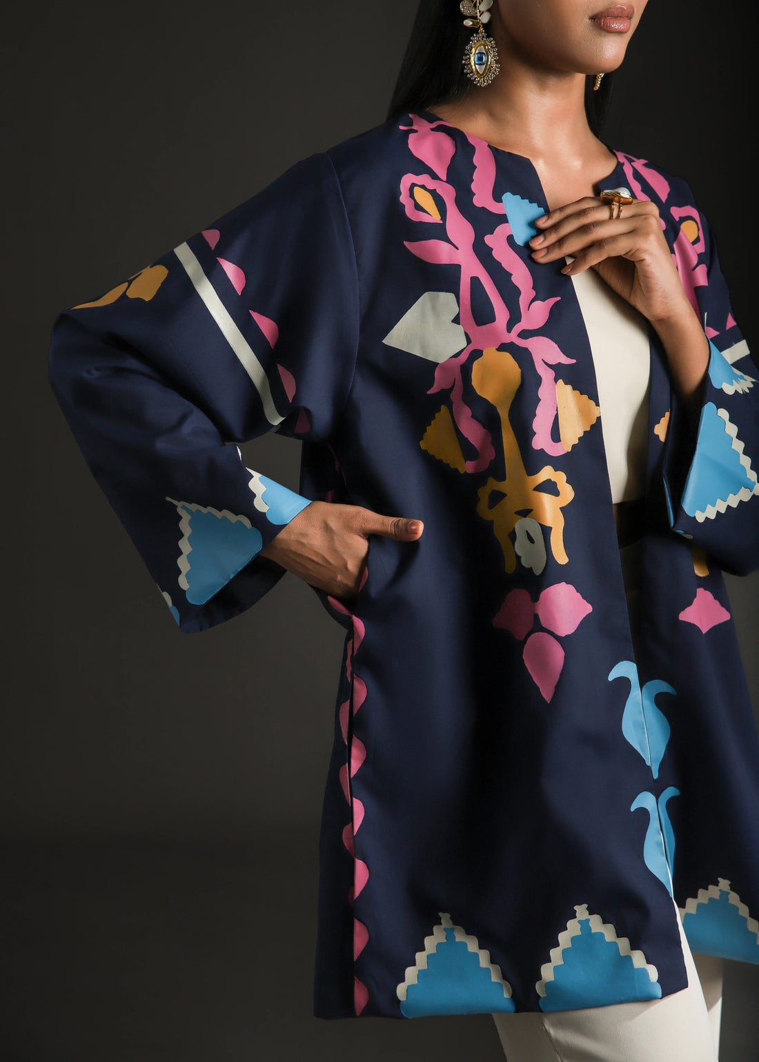 Rangdasti kimono jacket - Blue - Mid-length - Hand-printed abstract design - Studio shot - 1