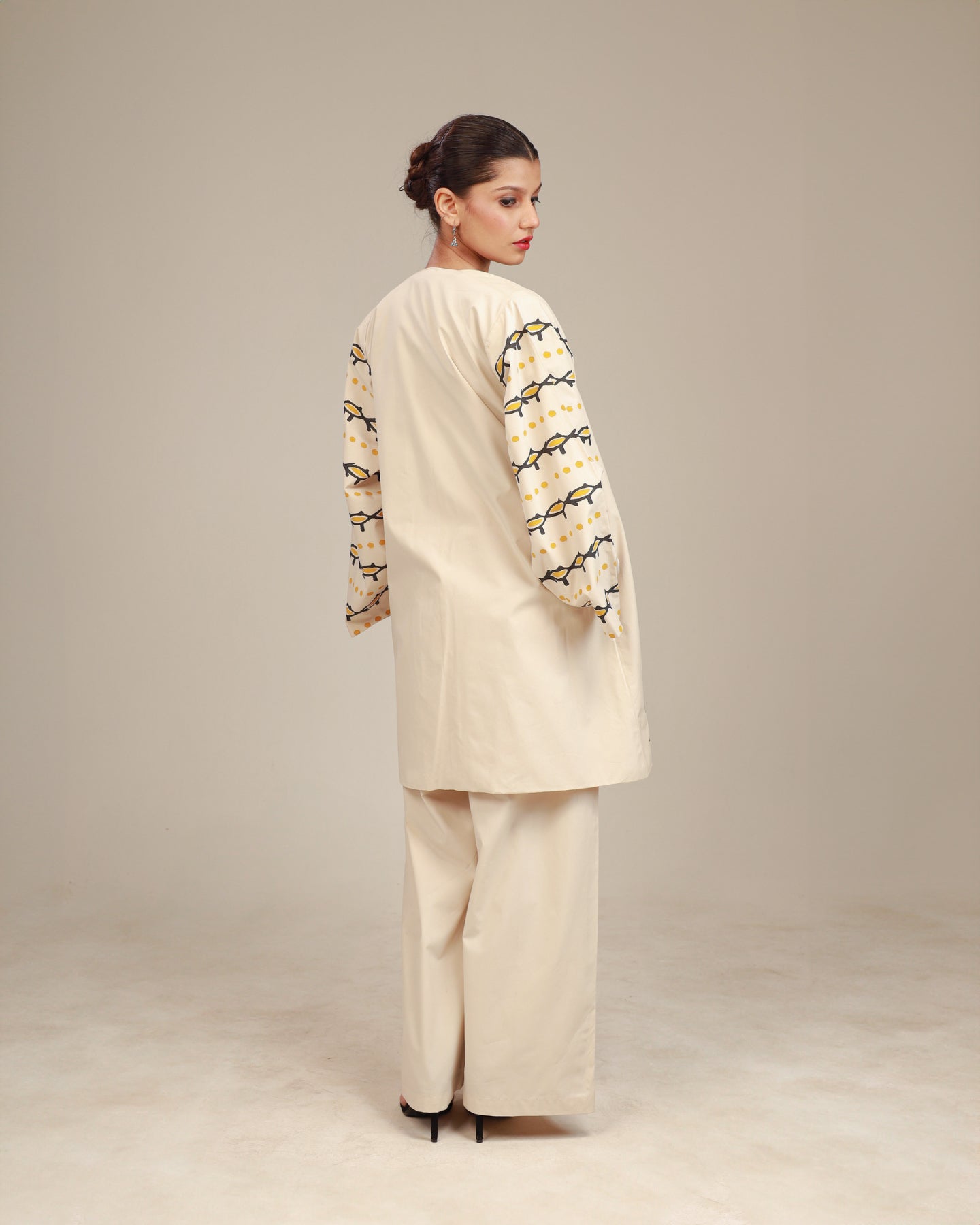 Rangdasti short length kimono jacket - beige color - Hand-printed design - Studio shot - 8