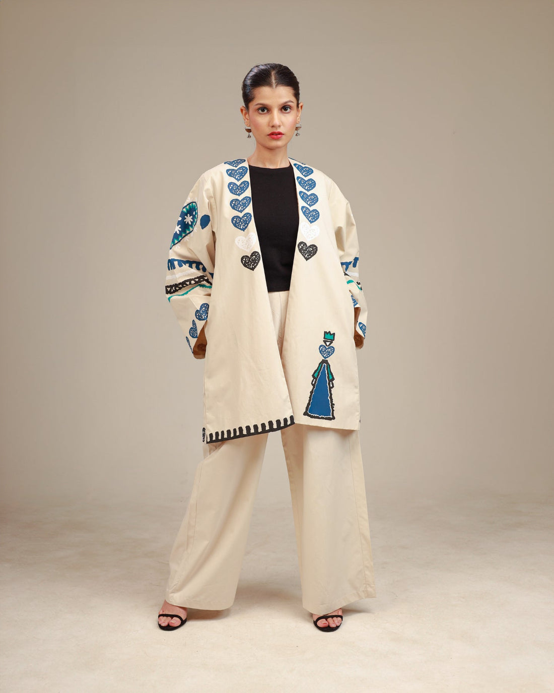 Rangdasti medium size kimono jacket - beige color - Hand-printed design - Studio shot - 2