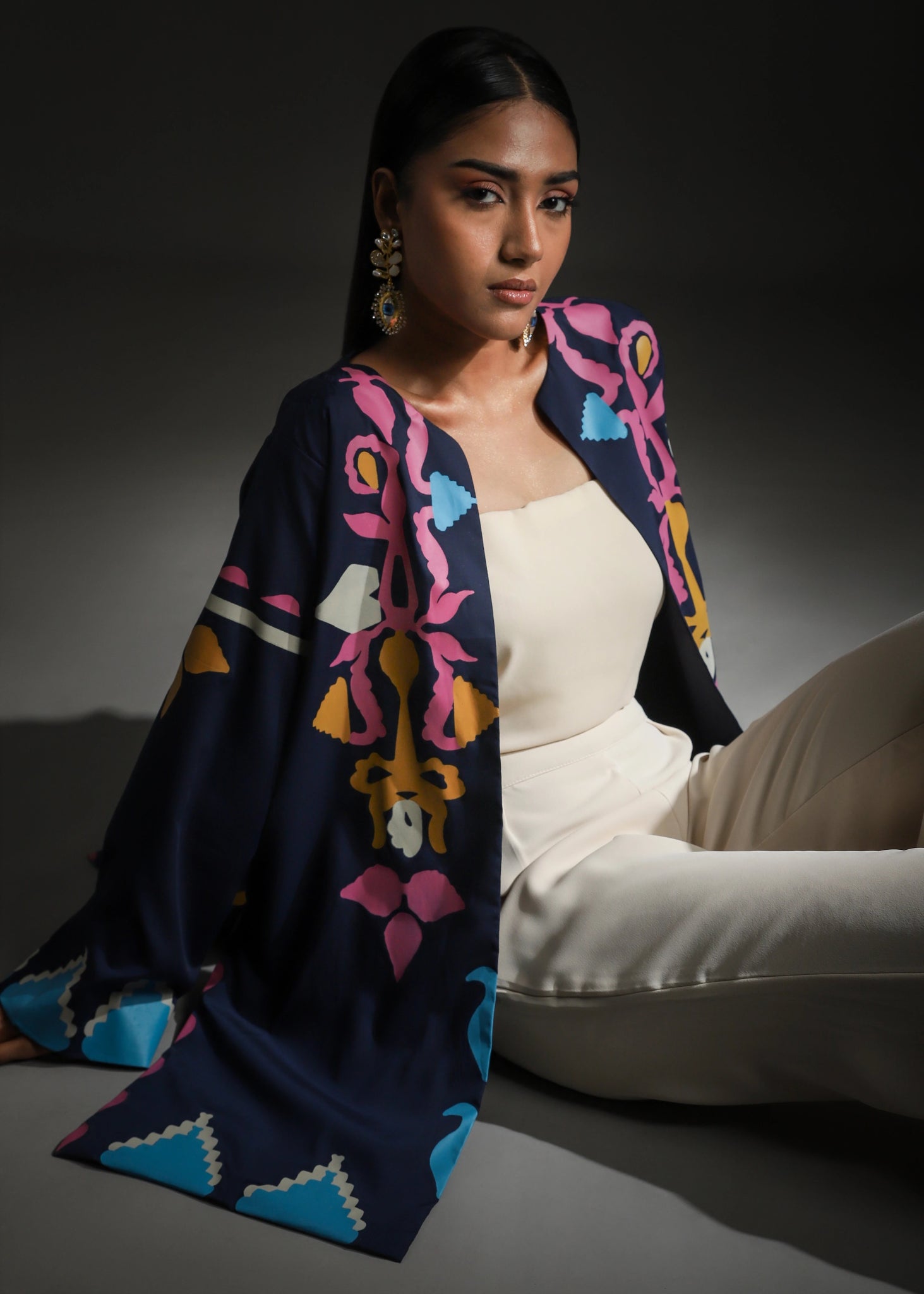 Rangdasti kimono jacket - Blue - Mid-length - Hand-printed abstract design - Studio shot - 7
