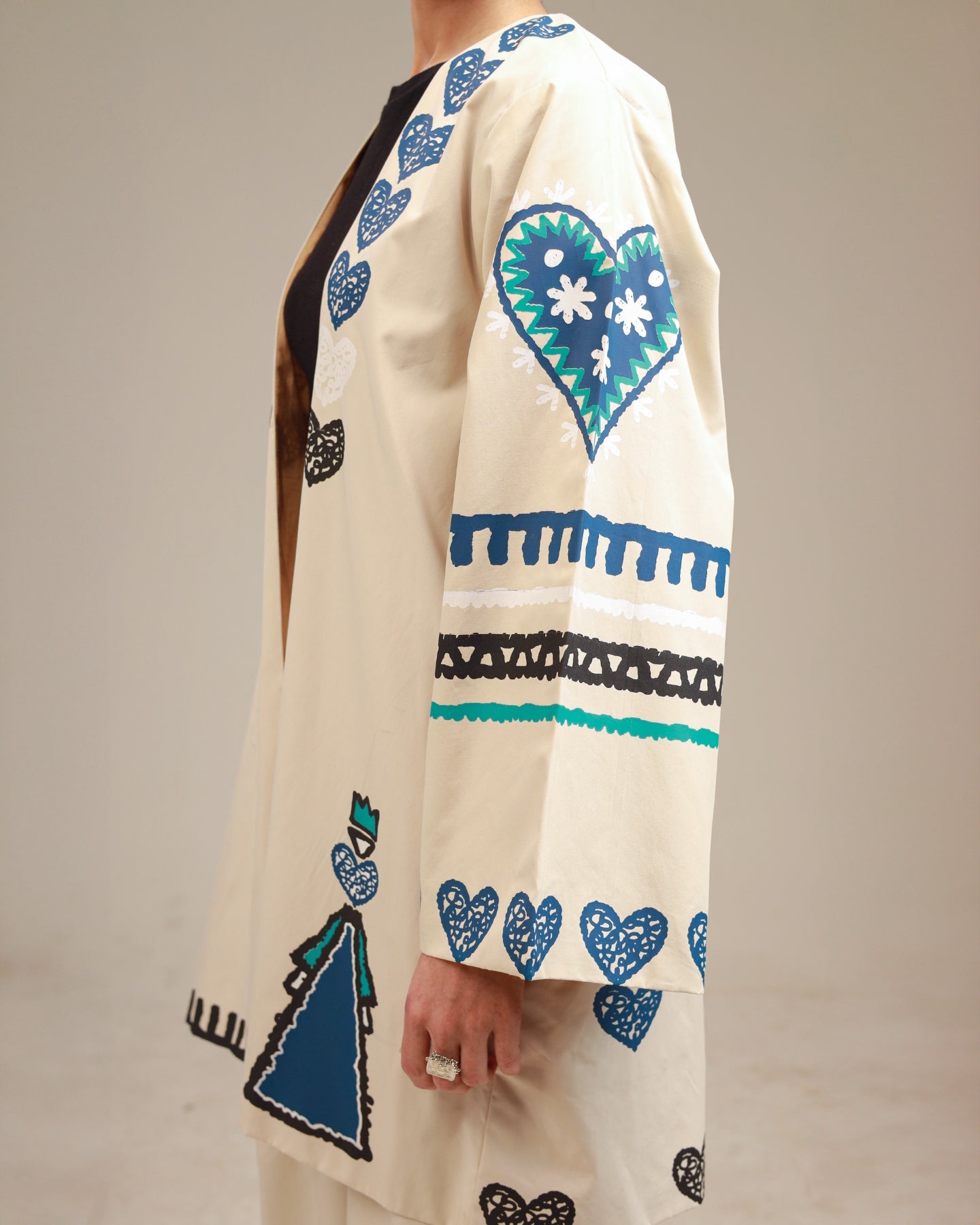 Rangdasti medium size kimono jacket - beige color - Hand-printed design - Studio shot - 8